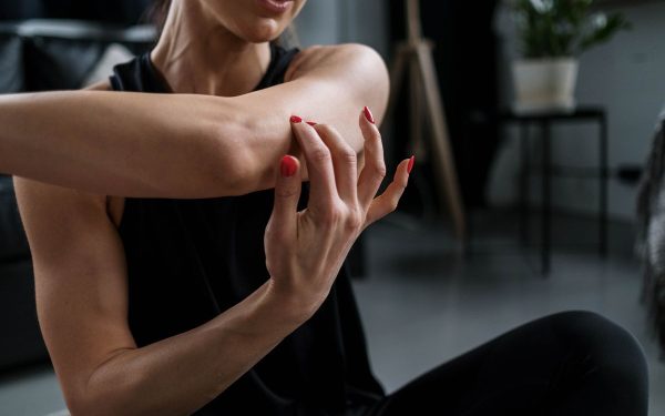 Ce factori cresc riscul de inflamații articulare?